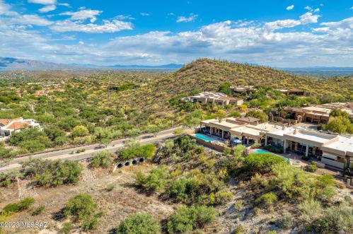 6185 Avenida De Chaparron, Tucson AZ  85750-1244 exterior