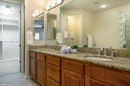 5125 34th Pl, Phoenix AZ  85018-1546 exterior