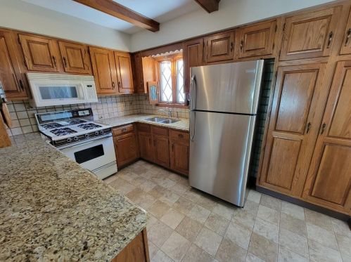 5917 Leisure South Dr, Grand Rapids MI 49548-6857 exterior