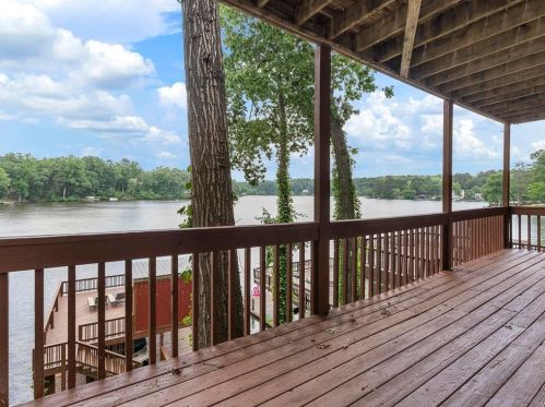 8474 Lake Dr, Lithonia GA  30039-6562 exterior