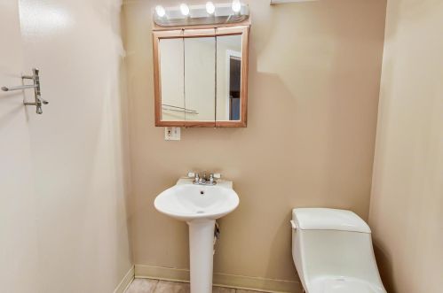 8908 Dorchester Ave, Chicago IL 60619-7005 exterior