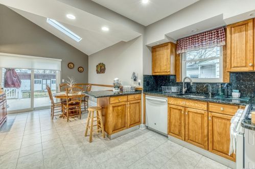 51 7 St, Valley Stream NY 11581-1255 exterior