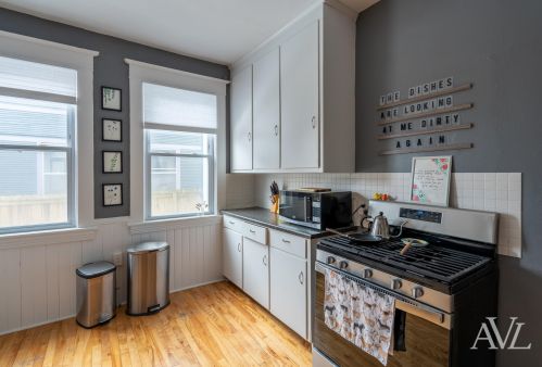 618 Hawthorne St, Grand Rapids MI 49503-3411 exterior