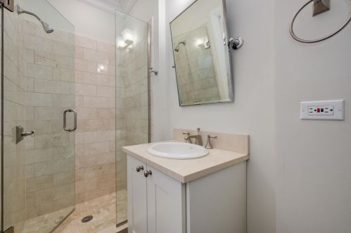 1121 Lill Ave, Chicago IL 60614-2107 exterior