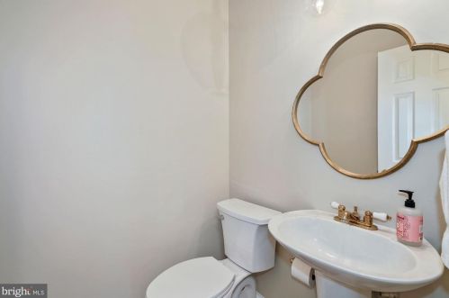 5018 Sherier Pl, Washington DC 20016-3328 exterior