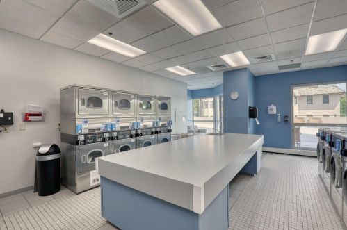 1660 Prospect Ave, Milwaukee WI  53202-2400 exterior