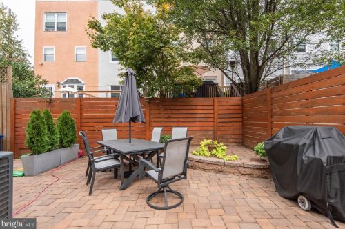 829 29th St, Philadelphia PA 19130-1160 exterior