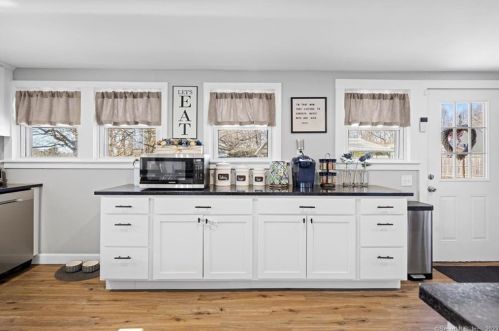 304 Autumn St, Manchester CT  06040-5556 exterior