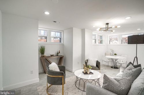 1727 16th St, Washington DC  20020-5661 exterior