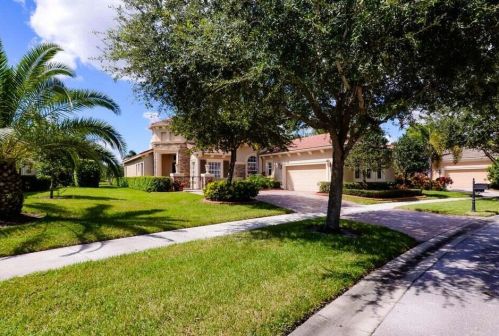 9895 Nuova Way, Fort Pierce FL  34986-2860 exterior