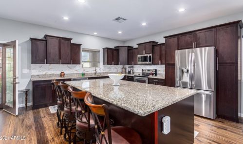 2806 Angela Dr, Phoenix AZ 85032-2049 exterior