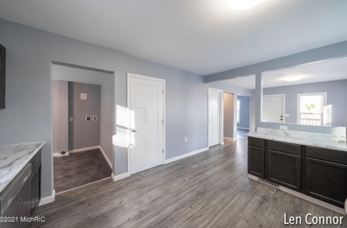 1921 Douglas Ave, Kalamazoo MI 49007-1638 exterior