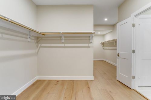 920 Darton Dr, Alexandria VA 22308-2021 exterior