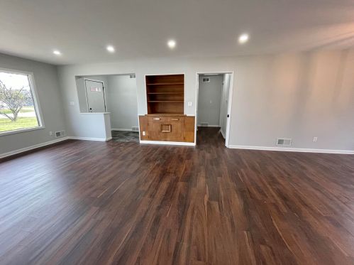 8959 Mohawk Rd, Milwaukee WI  53217-1741 exterior