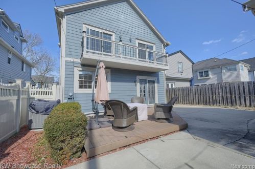 966 Smith Ave, Bham MI  48009-4709 exterior