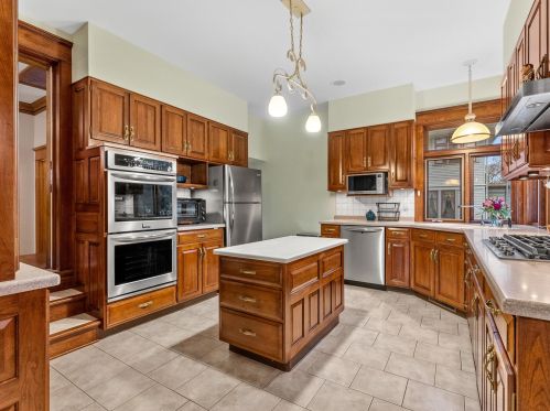 815 13 St, Manitowoc WI 54220-5101 exterior