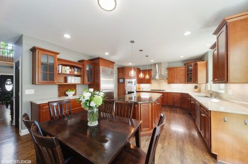 546 Crockett Ave, Elmhurst IL 60126-1810 exterior