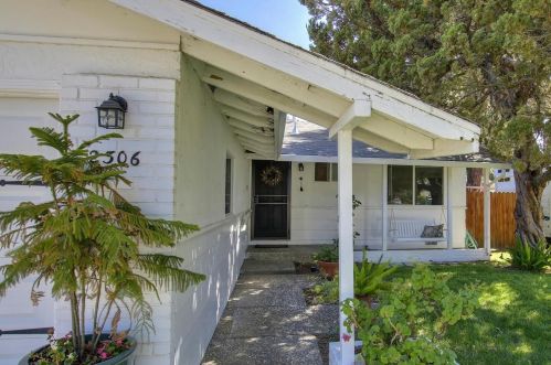 2306 Temple Dr, Davis, CA 95618-1427