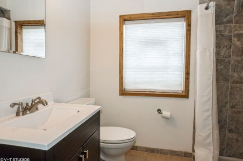 6150 Thorndale Ave, Chicago IL 60631-3149 exterior