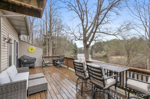 421 Harbors Lake Dr, Fennville, MI 49408-8659