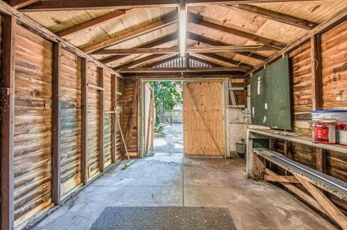 905 Cayuga St, Tampa FL 33603-4216 exterior