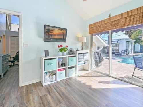 862 97 Ave, Naples FL 34108-2285 exterior