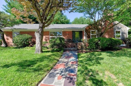 39 Brookway Rd, Providence, RI 02906-4860