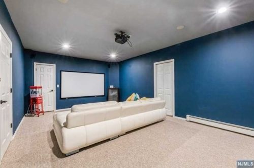 9 Blackledge Ct, Closter NJ  07624-3231 exterior