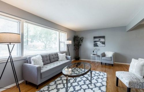 5754 35th St, Milwaukee, WI 53209-4051