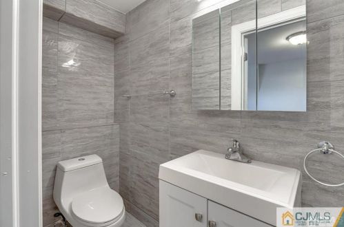 6 Kim Ct, Old Bridge NJ 08857-3405 exterior