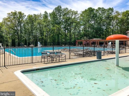 6026 Lands End Ln, Alexandria VA 22315-2669 exterior