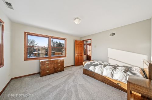 323 Kenmore Ave, Elmhurst IL 60126-3517 exterior