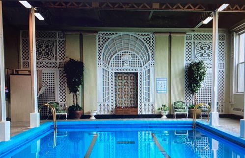 5555 Sheridan Rd, Chicago IL  60640-1609 exterior