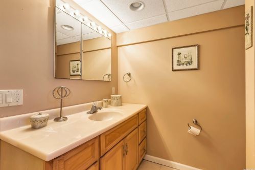 1524 Louis Kossuth Ave, Bohemia NY 11716-1510 exterior