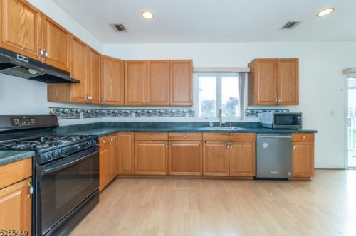 11 Chadd Ct, Parsippany NJ 07054-2950 exterior