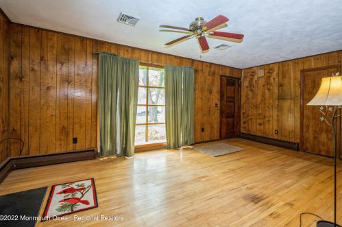 14 Roosevelt Ave, Morganville NJ 07751-9724 exterior