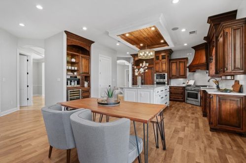 2209 Deleon Ct, Austin TX 78733-1629 exterior