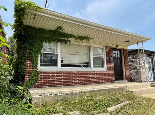 66 95th St, Chicago, IL 60619-7239