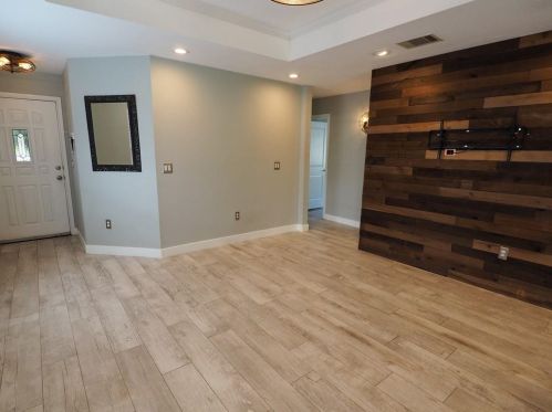 7121 Cayenne Ln, Austin TX  78741-7516 exterior