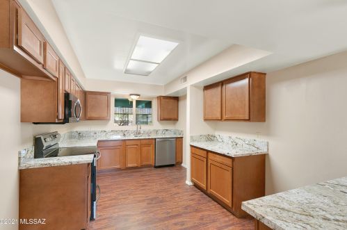 5636 8th St, Tucson, AZ 85711-3263