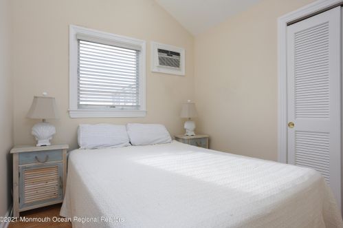 10 Inlt Dr, Point Pleasant Beach NJ 08742-2642 exterior