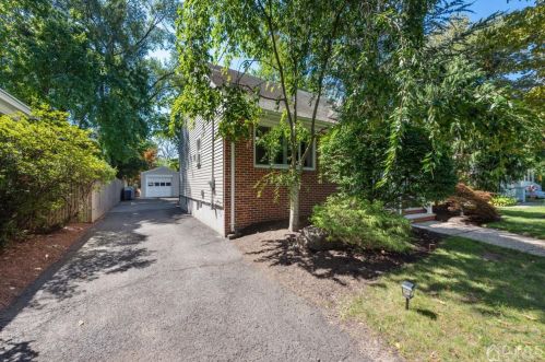 127 Woodbridge Ave, Metuchen NJ 08840-2030 exterior