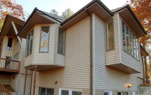 13 Bailey Rd, Enfield CT 06082-4818 exterior