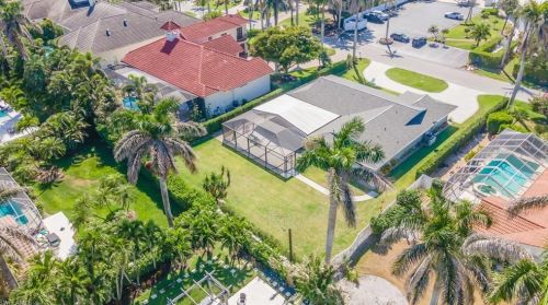 2870 Leeward Ln, Naples FL 34103-4038 exterior