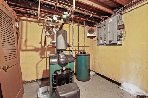 19 Harold Ave, Derby CT 06418-2316 exterior