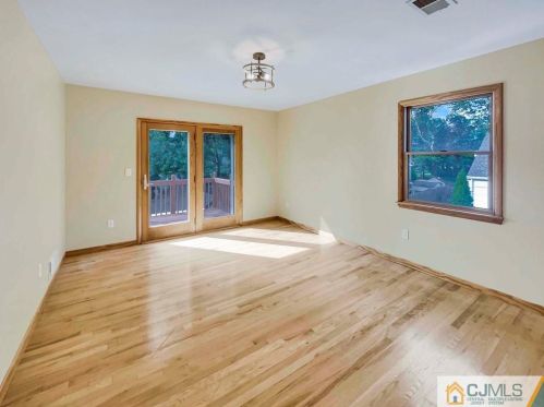 37 Carpenter Pl, Metuchen NJ 08840-2521 exterior