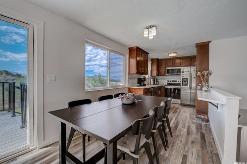 318 David Cir, Sandy UT 84070 exterior