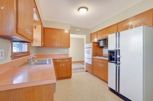 1251 Charlton St, Saint Paul MN 55118-2948 exterior