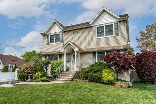 124 Mckinley Ave, Iselin, NJ 08830-2313