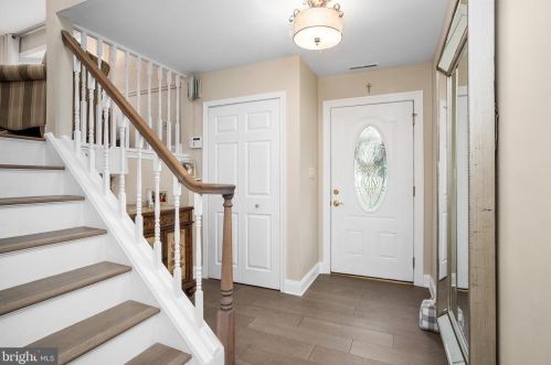 50 Crestwood Dr, Trenton NJ 08690-1938 exterior